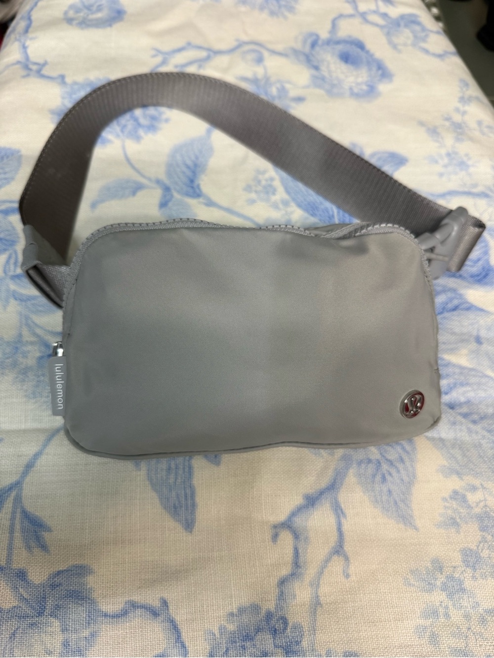 lululemon athletica Men's Light Gray Belt Bag